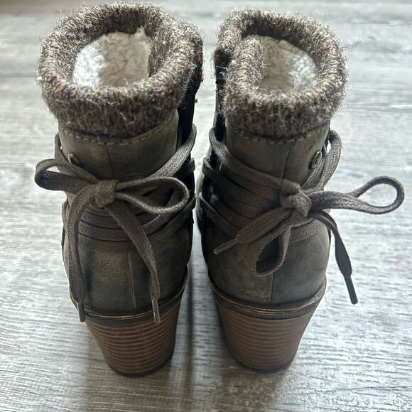 Roxy Dakota Sz 8 Booties Faux Leather Sherpa Lined Block Heels Boho Western Tie - Picture 7 of 8